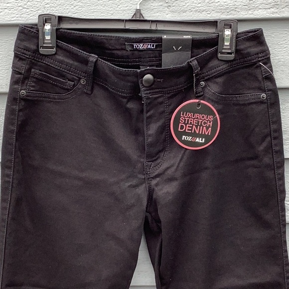 NWT Roz & Ali Luxurious Stretch Denim Black Capri Pant Size 8 - Picture 2 of 7